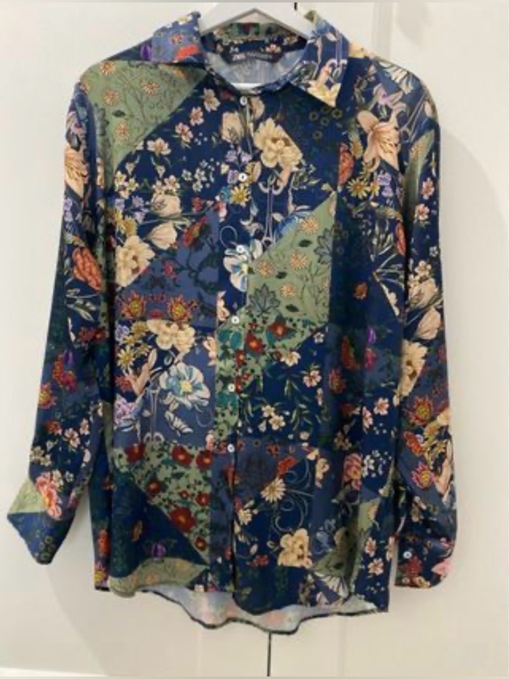 Zara Floral Button-Up Shirt - Navy & Green
Size S